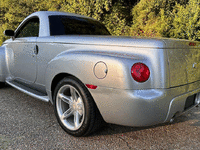 Image 4 of 16 of a 2005 CHEVROLET SSR