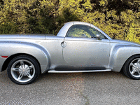 Image 8 of 16 of a 2005 CHEVROLET SSR