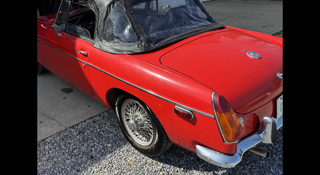 1st Image of a 1972 MG MGB