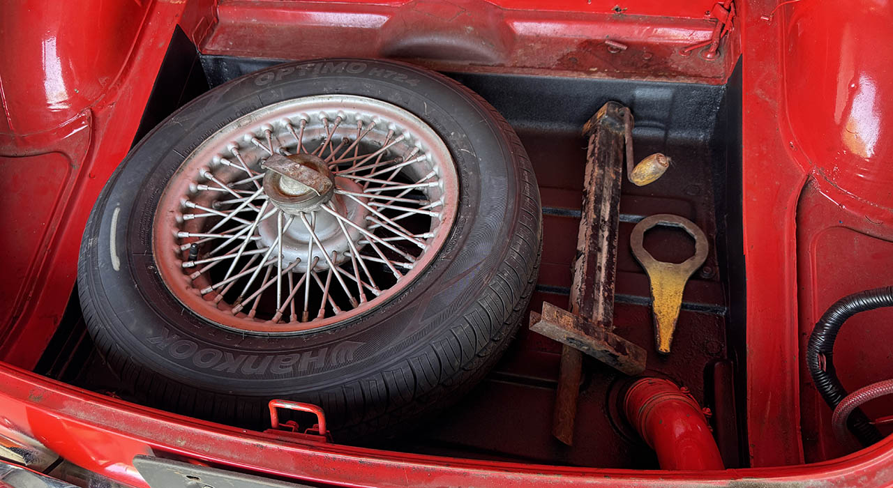 8th Image of a 1972 MG MGB