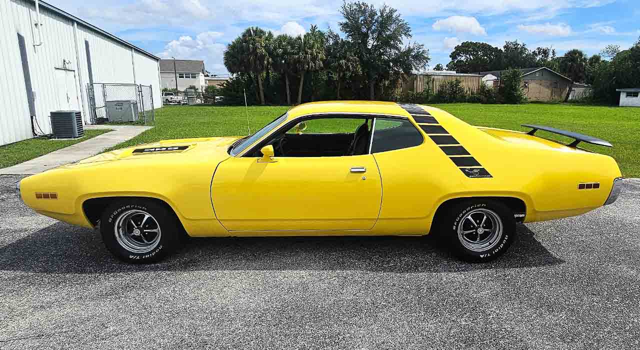 4th Image of a 1971 PLYMOUTH ROADRUNNER