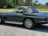Image 4 of 21 of a 1967 CHEVROLET CORVETTE