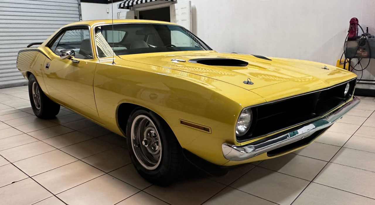 2nd Image of a 1970 PLYMOUTH BARRACUDA