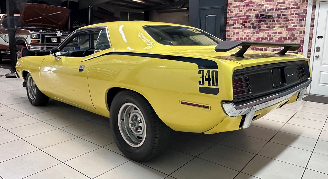 3rd Image of a 1970 PLYMOUTH BARRACUDA