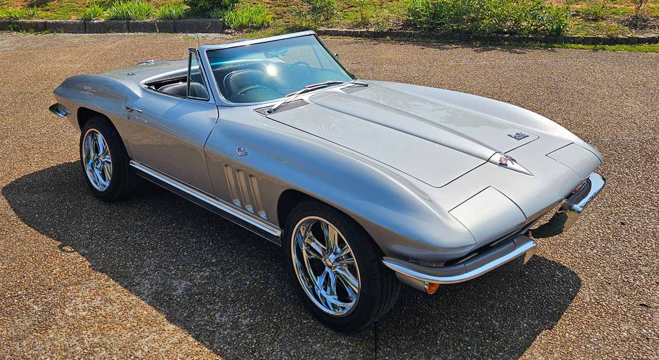 1st Image of a 1966 CHEVROLET CORVETTE