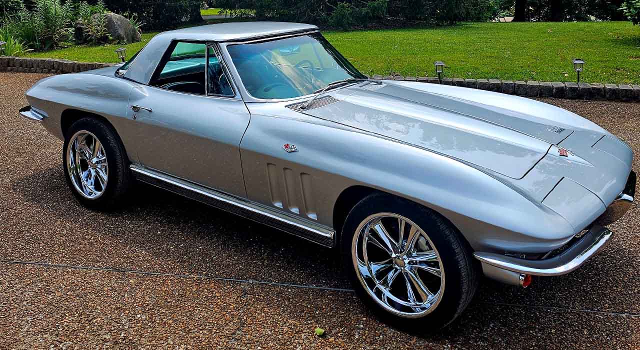 2nd Image of a 1966 CHEVROLET CORVETTE