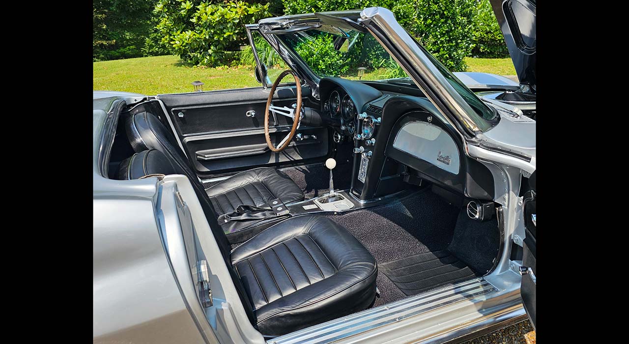 3rd Image of a 1966 CHEVROLET CORVETTE