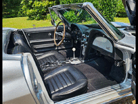Image 4 of 8 of a 1966 CHEVROLET CORVETTE