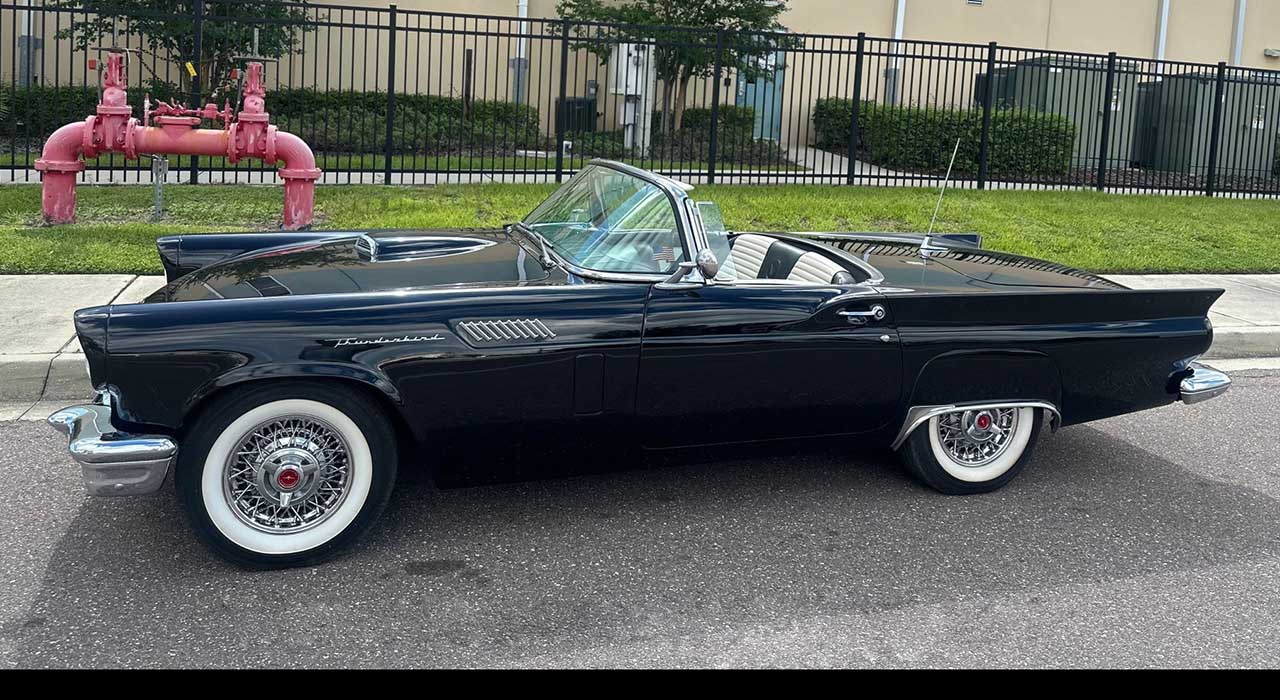 2nd Image of a 1957 FORD THUNDERBIRD