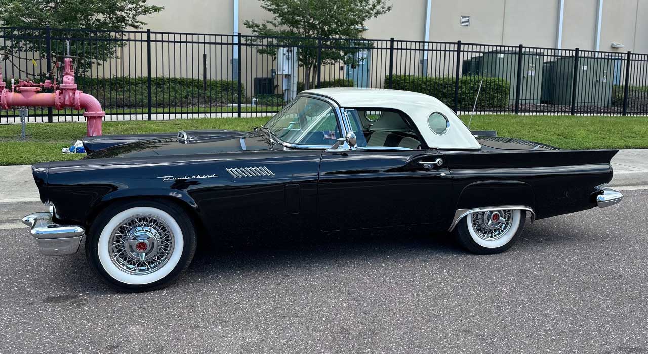 3rd Image of a 1957 FORD THUNDERBIRD
