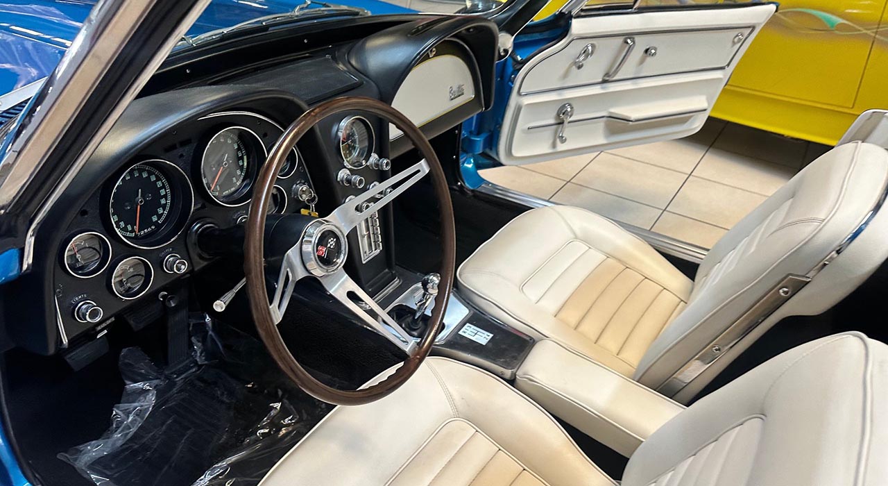 20th Image of a 1966 CHEVROLET CORVETTE