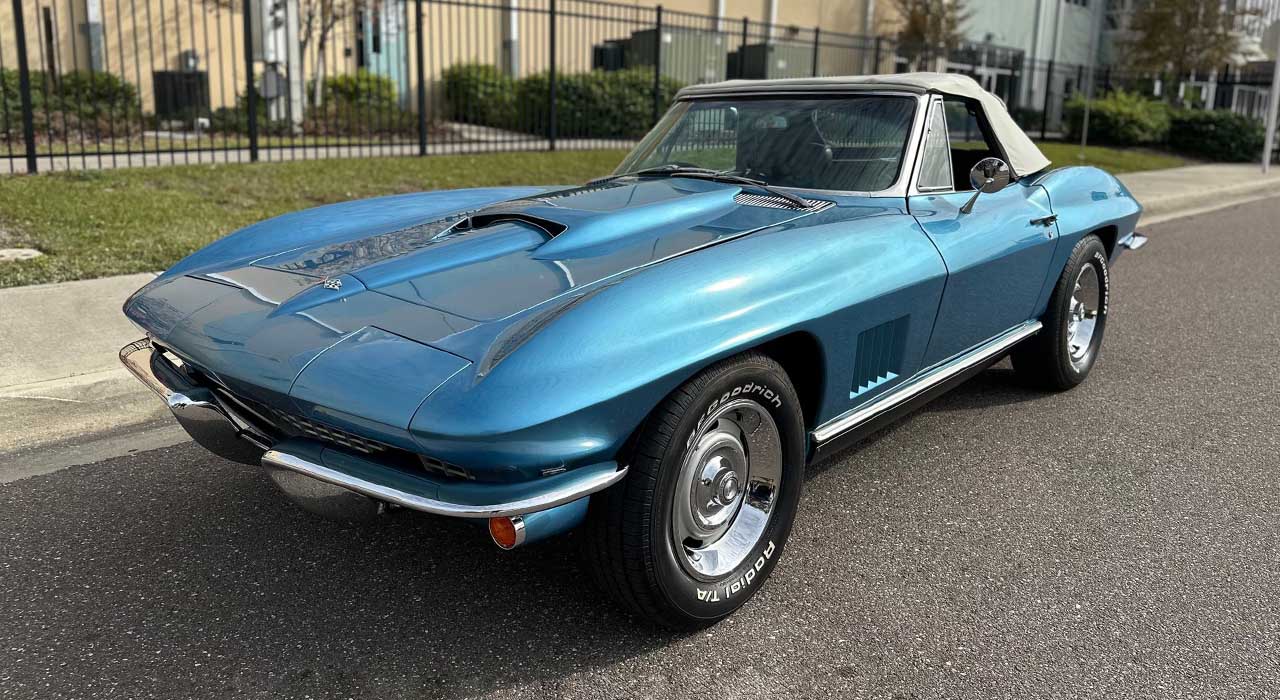 1st Image of a 1967 CHEVROLET CORVETTE
