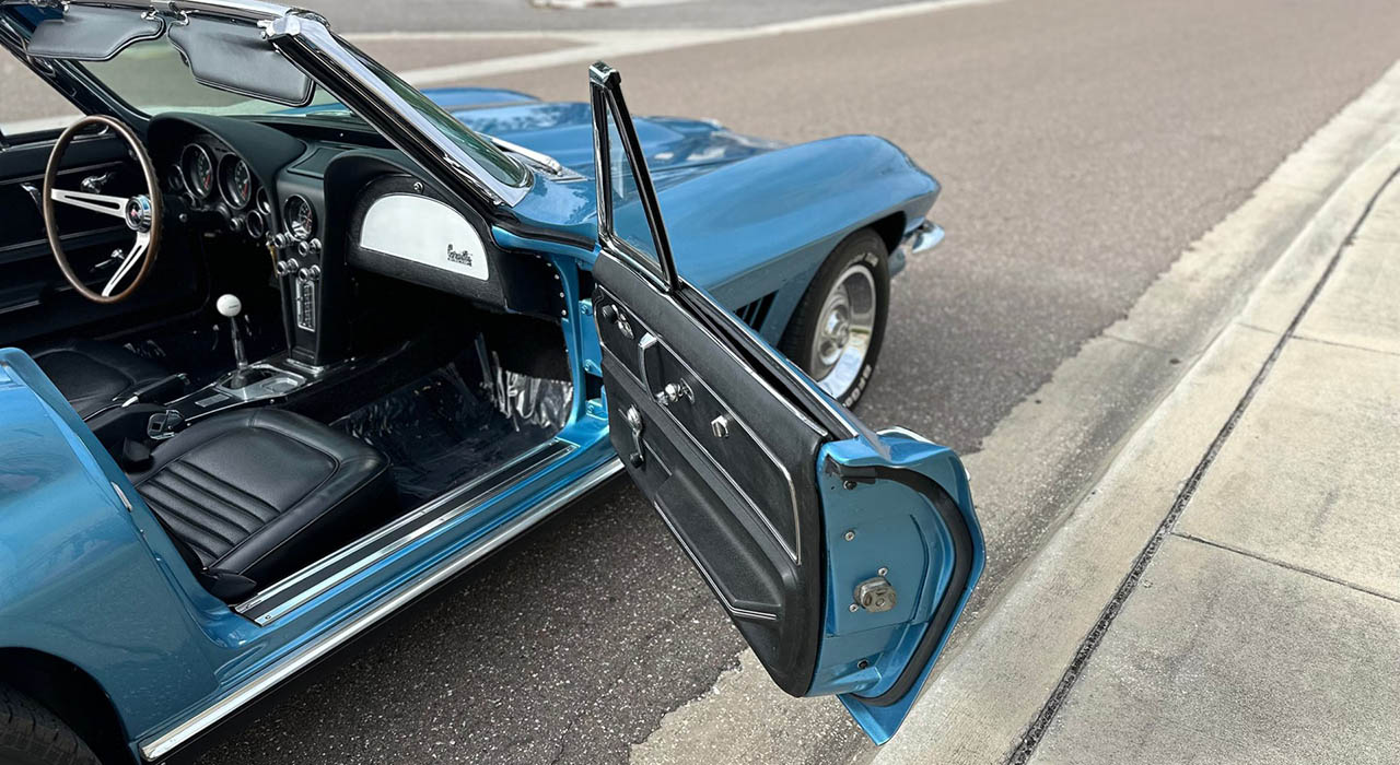 15th Image of a 1967 CHEVROLET CORVETTE