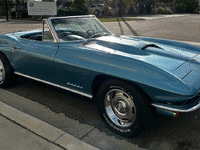 Image 6 of 14 of a 1967 CHEVROLET CORVETTE