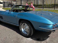 Image 7 of 14 of a 1967 CHEVROLET CORVETTE