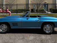 Image 9 of 14 of a 1967 CHEVROLET CORVETTE