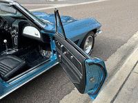 Image 16 of 35 of a 1967 CHEVROLET CORVETTE