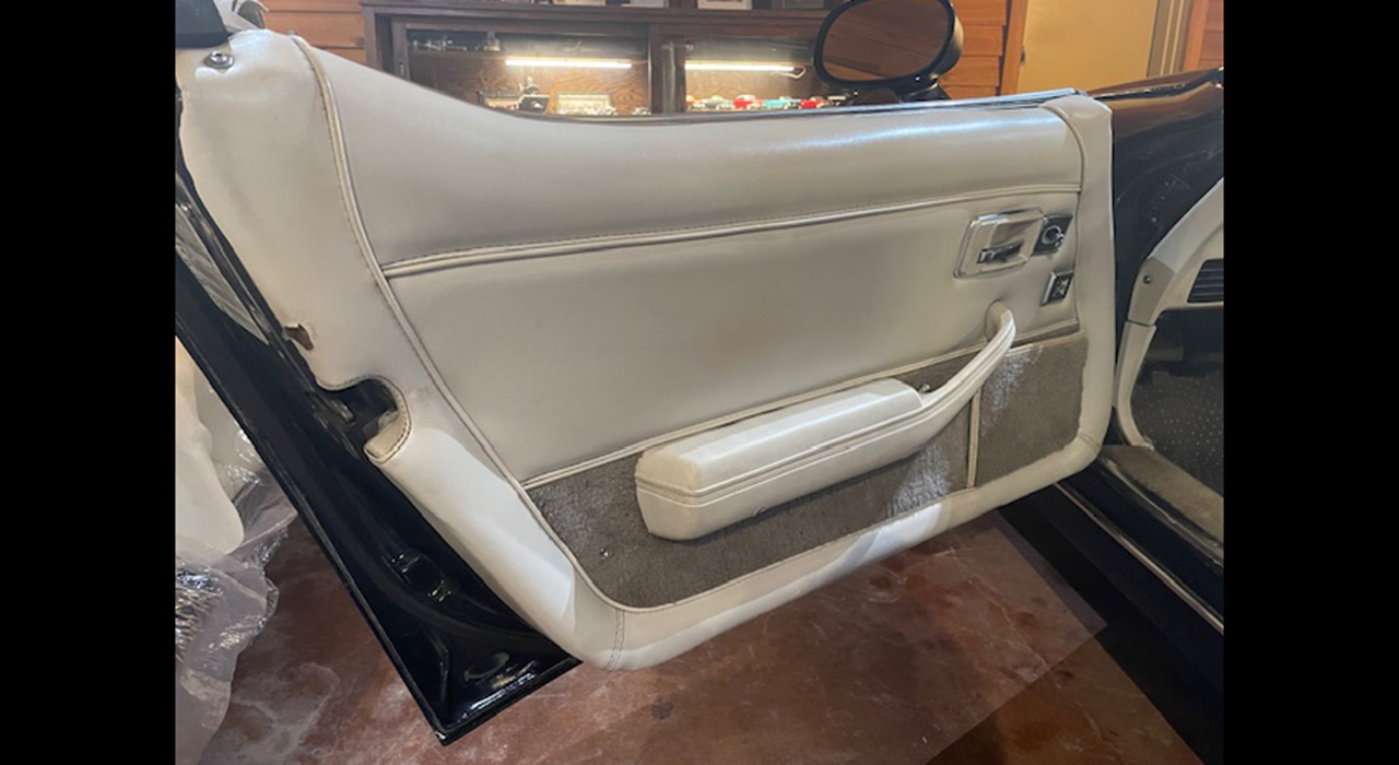 3rd Image of a 1979 CHEVROLET CORVETTE