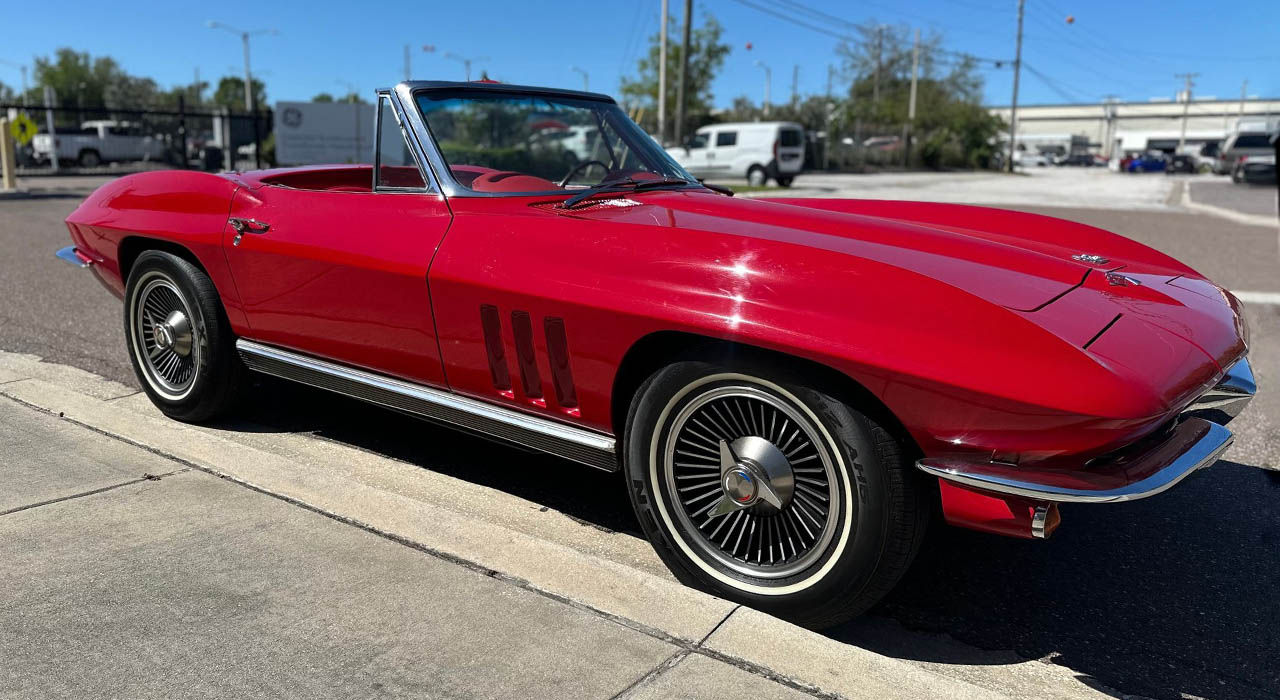 2nd Image of a 1966 CHEVROLET CORVETTE