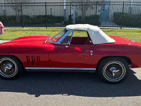 Image 11 of 25 of a 1966 CHEVROLET CORVETTE