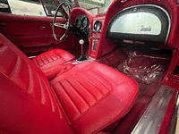 Image 20 of 25 of a 1966 CHEVROLET CORVETTE