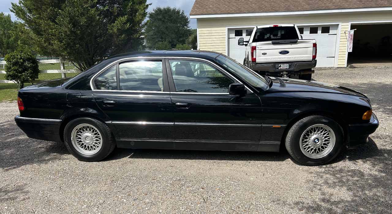 2nd Image of a 1998 BMW 7 SERIES 740I