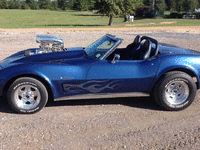 Image 2 of 7 of a 1974 CHEVROLET CORVETTE