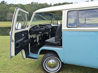 Image 11 of 15 of a 1971 VOLKSWAGEN SL