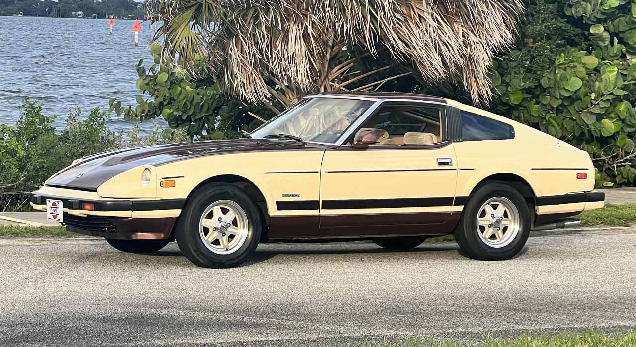 2nd Image of a 1982 DATSUN 280ZX