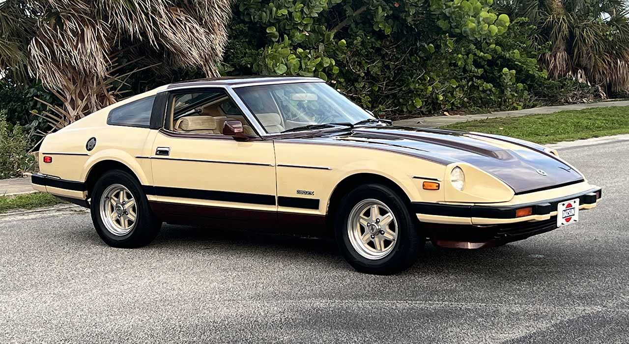 3rd Image of a 1982 DATSUN 280ZX