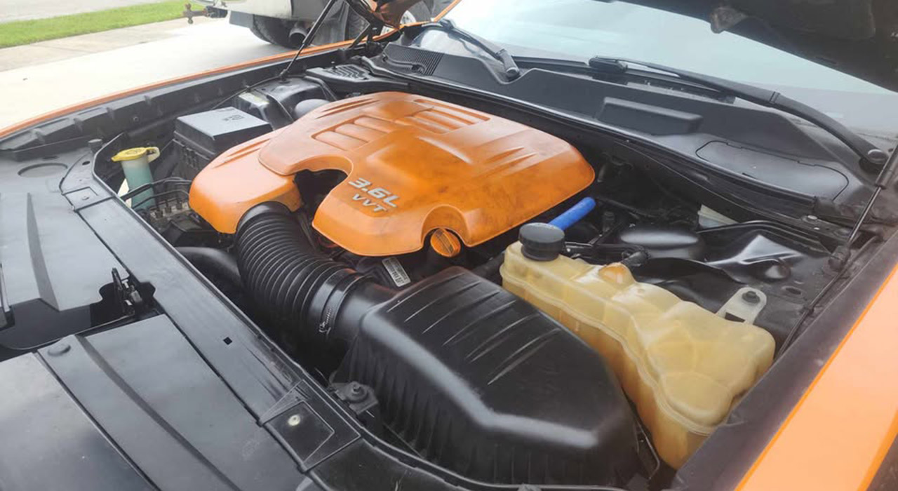10th Image of a 2012 DODGE CHALLENGER SRT