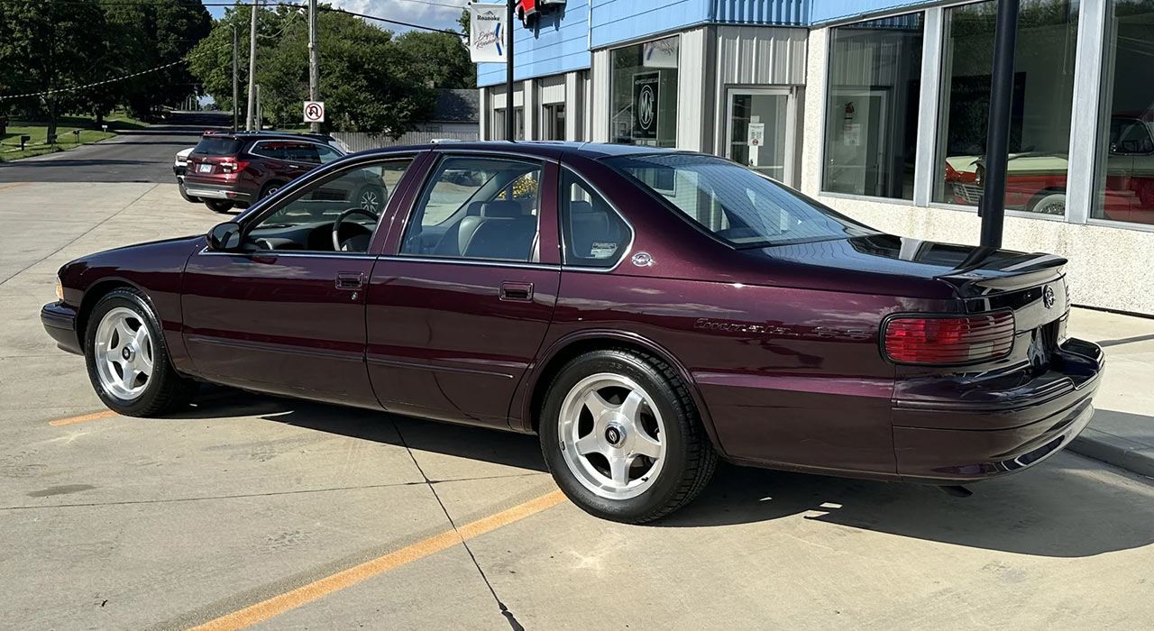 3rd Image of a 1996 CHEVROLET CAPRICE