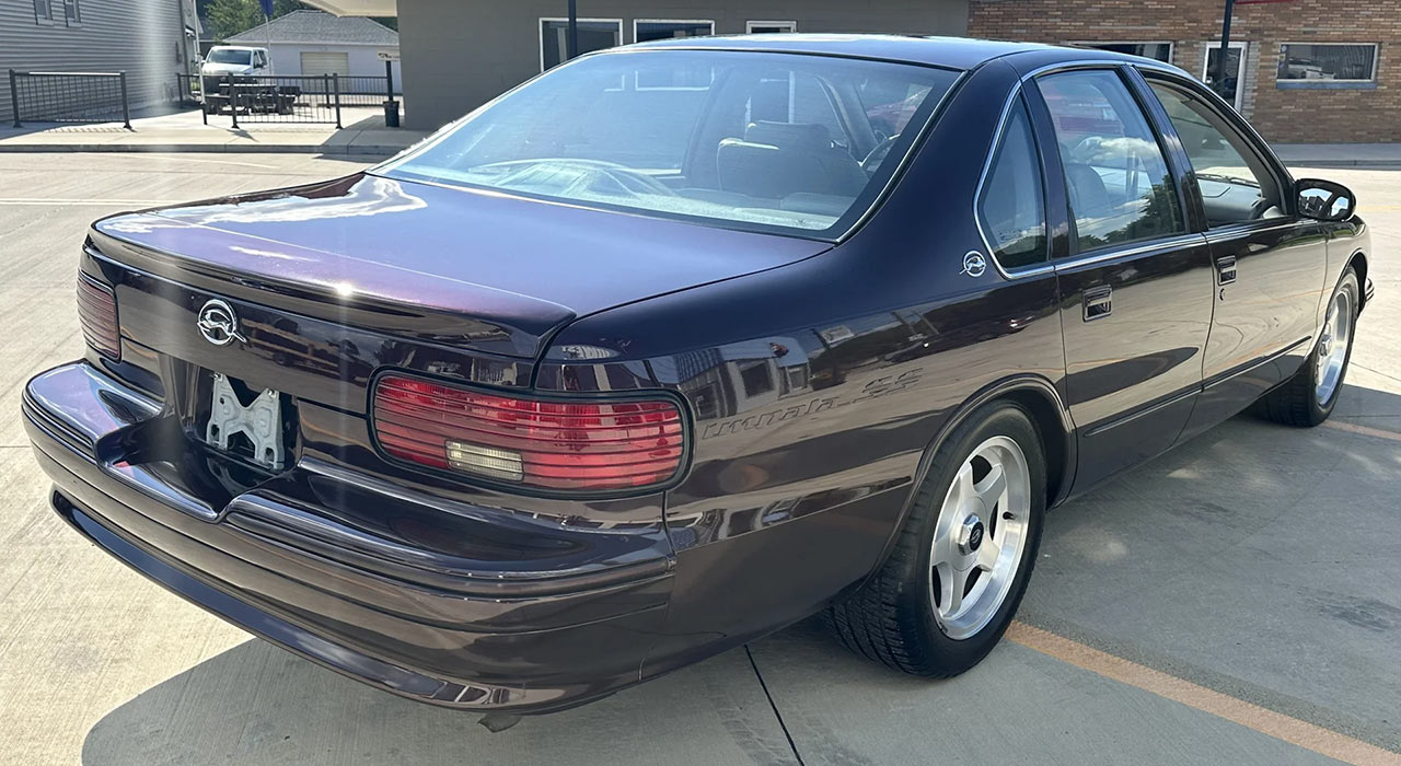 4th Image of a 1996 CHEVROLET CAPRICE