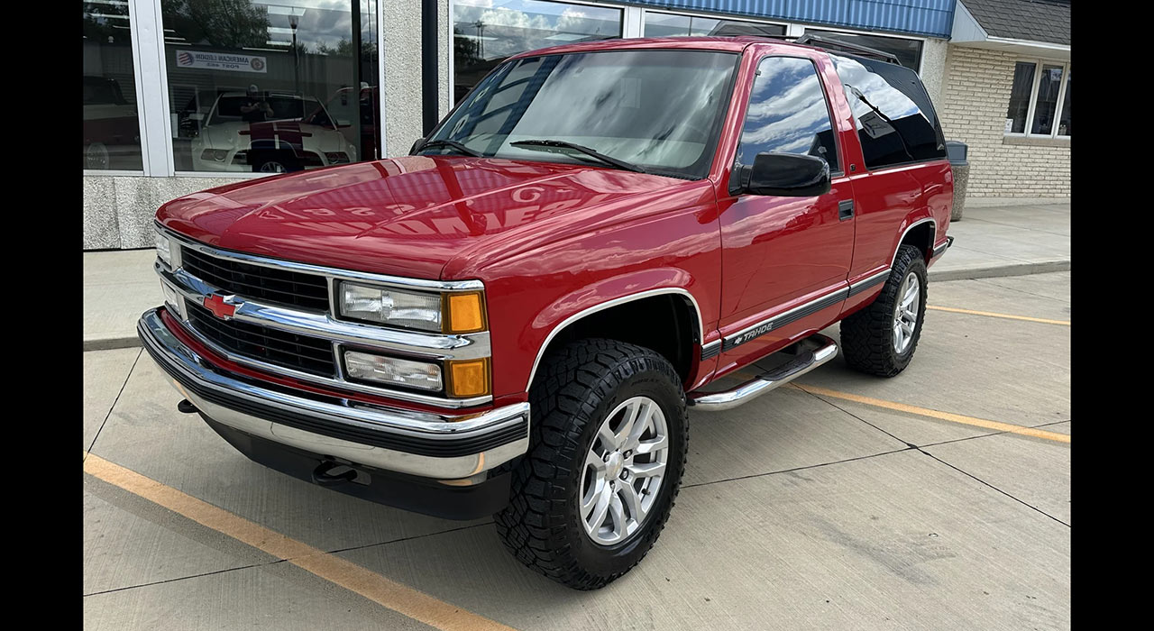 1st Image of a 1999 CHEVROLET TAHOE
