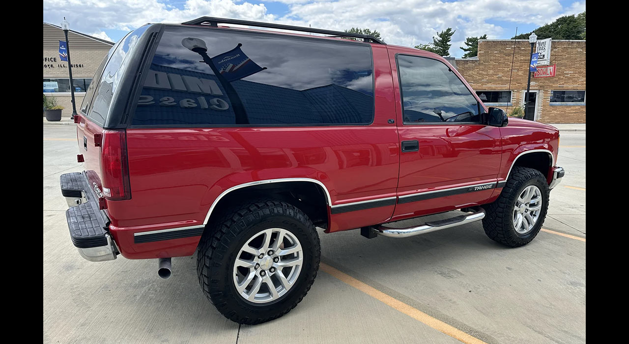 4th Image of a 1999 CHEVROLET TAHOE