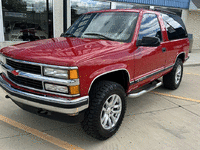 Image 2 of 28 of a 1999 CHEVROLET TAHOE