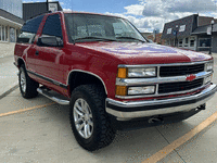Image 3 of 28 of a 1999 CHEVROLET TAHOE