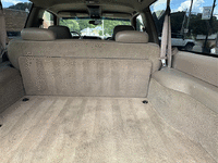 Image 9 of 28 of a 1999 CHEVROLET TAHOE