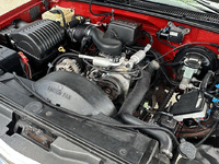 Image 27 of 28 of a 1999 CHEVROLET TAHOE