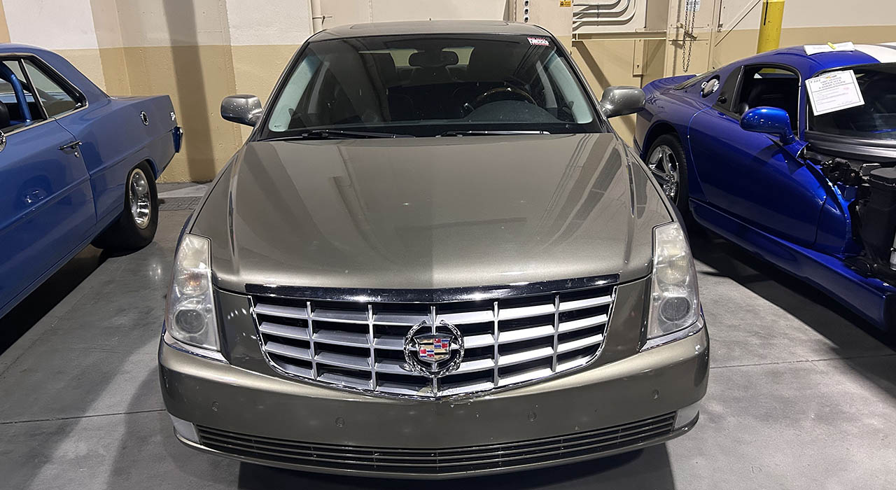 3rd Image of a 2011 CADILLAC DTS