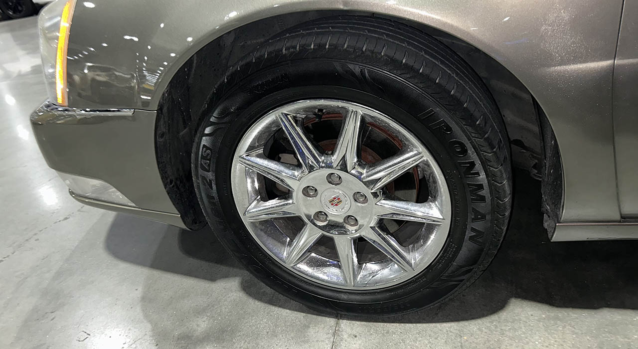 4th Image of a 2011 CADILLAC DTS