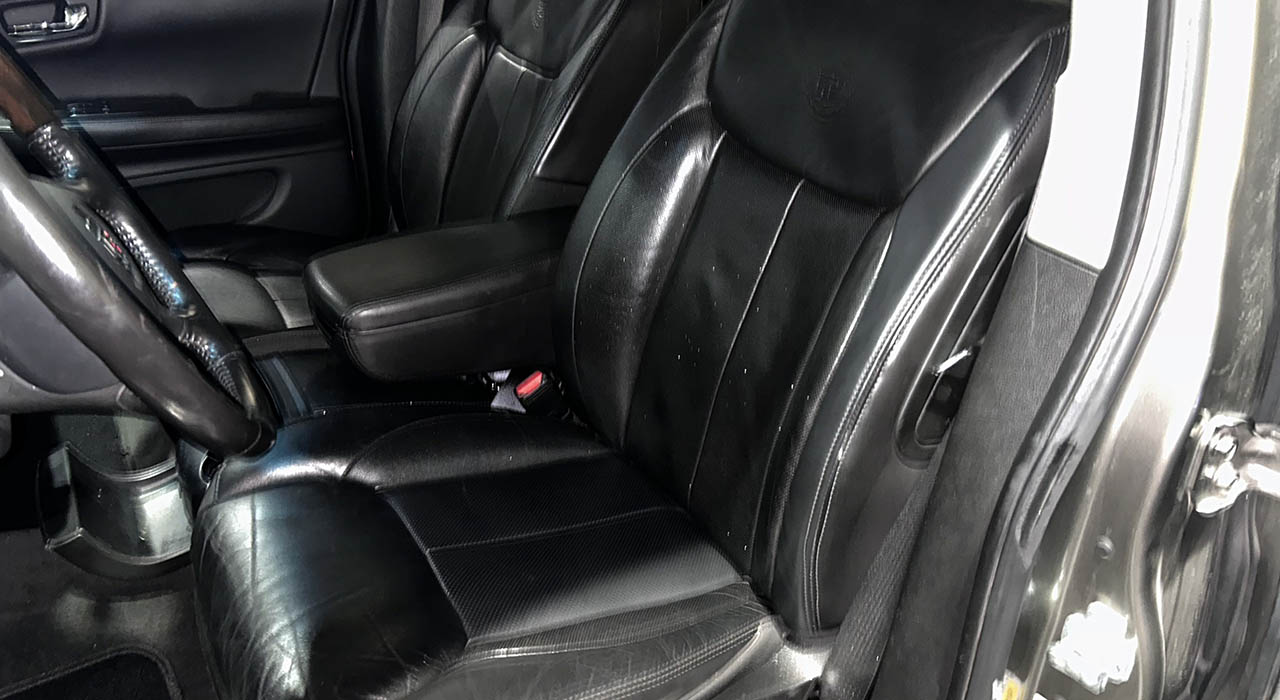 5th Image of a 2011 CADILLAC DTS