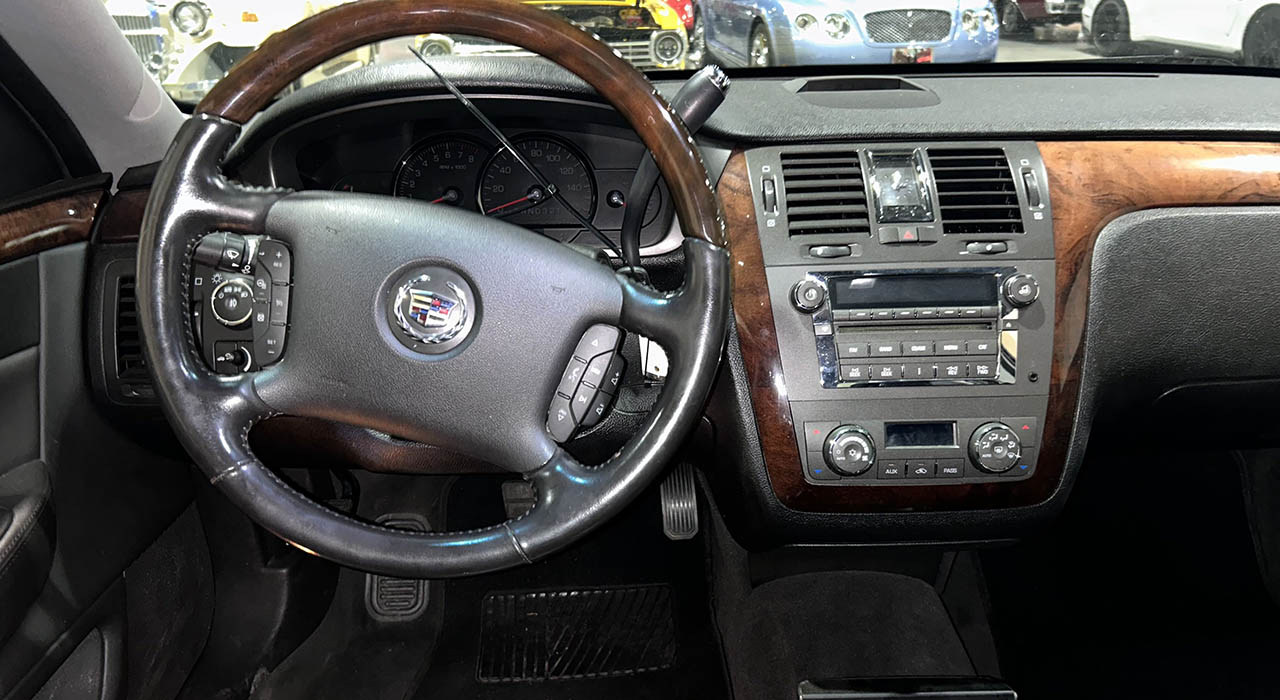 6th Image of a 2011 CADILLAC DTS