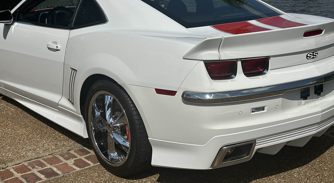 3rd Image of a 2010 CHEVROLET CAMARO 2SS