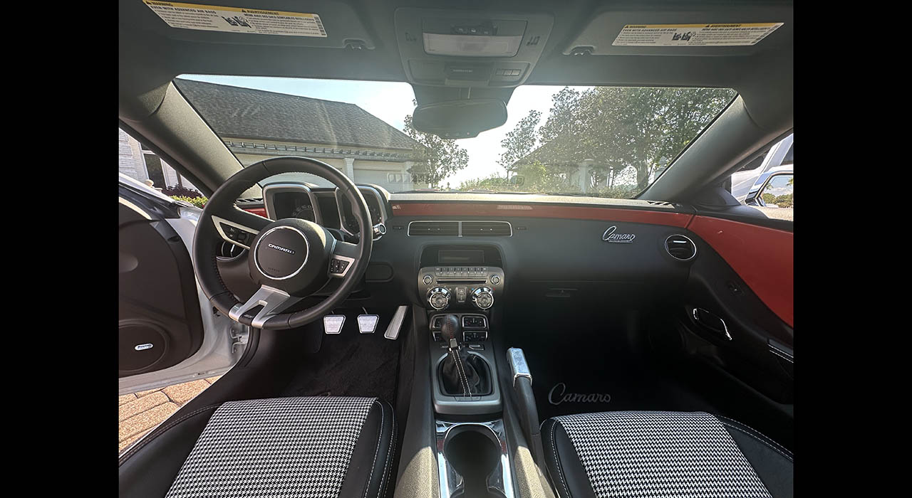 14th Image of a 2010 CHEVROLET CAMARO 2SS