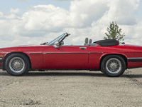 Image 9 of 31 of a 1989 JAGUAR XJS V
