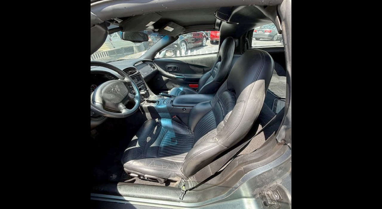 4th Image of a 2004 CHEVROLET CORVETTE
