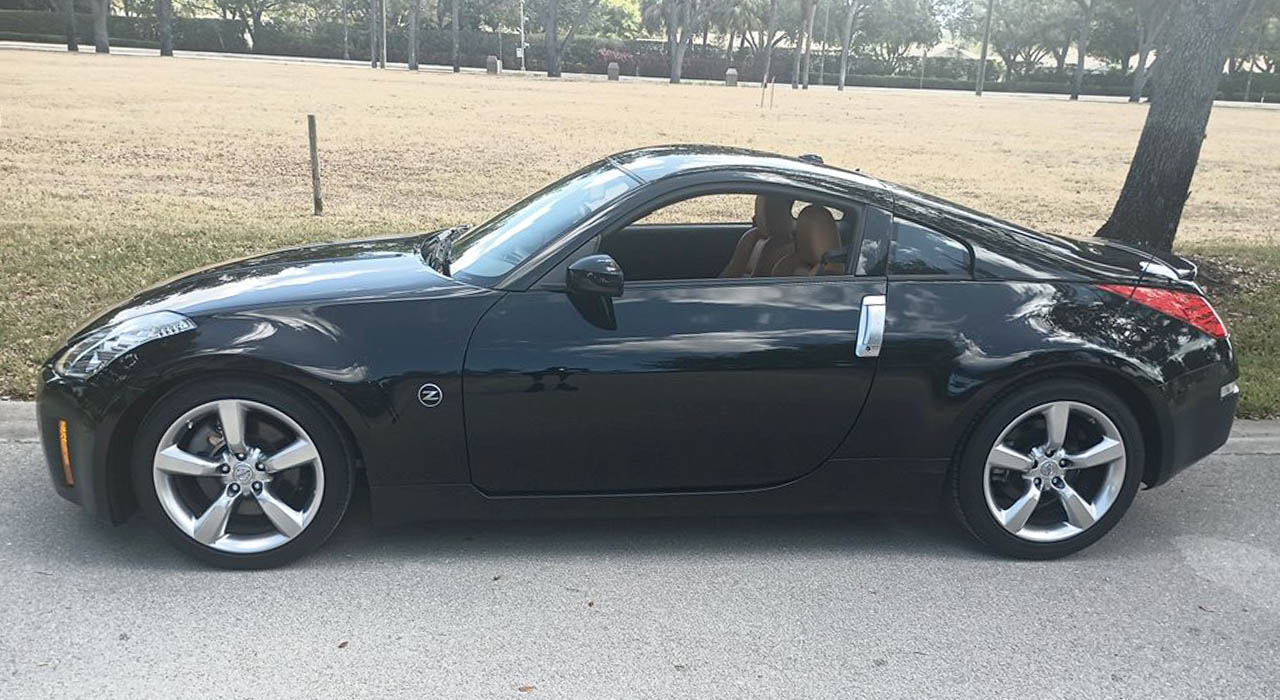 2nd Image of a 2006 NISSAN 350Z