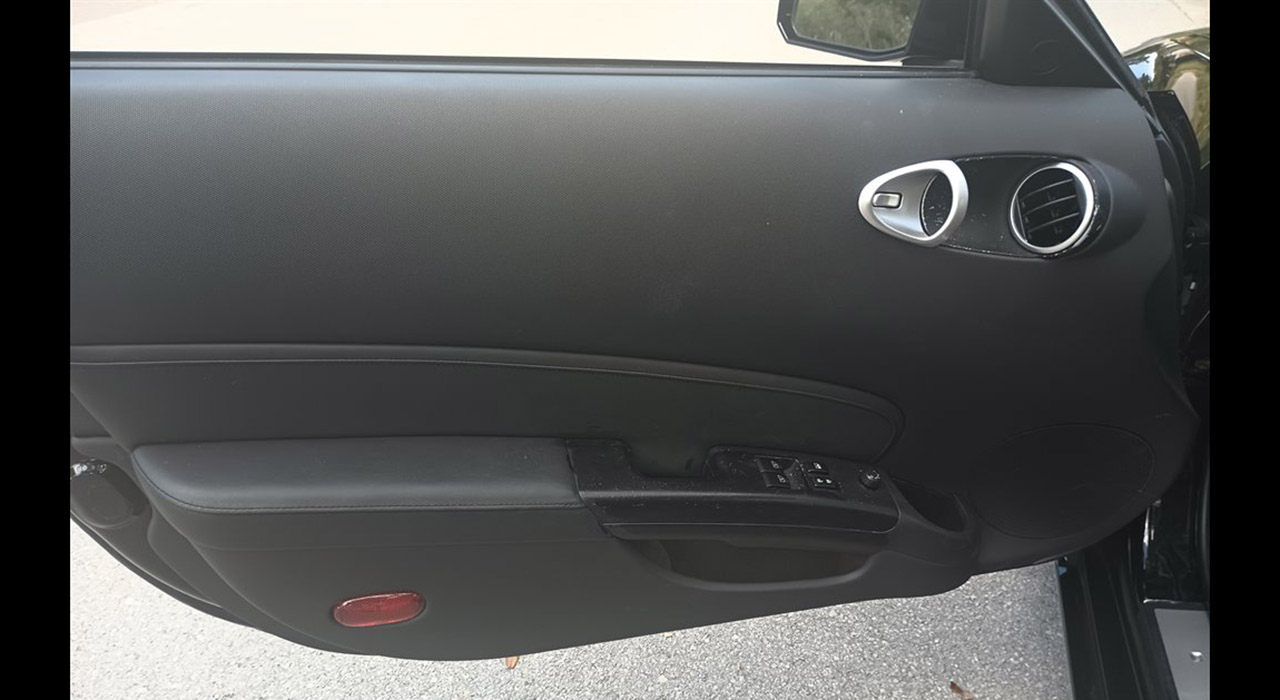 8th Image of a 2006 NISSAN 350Z