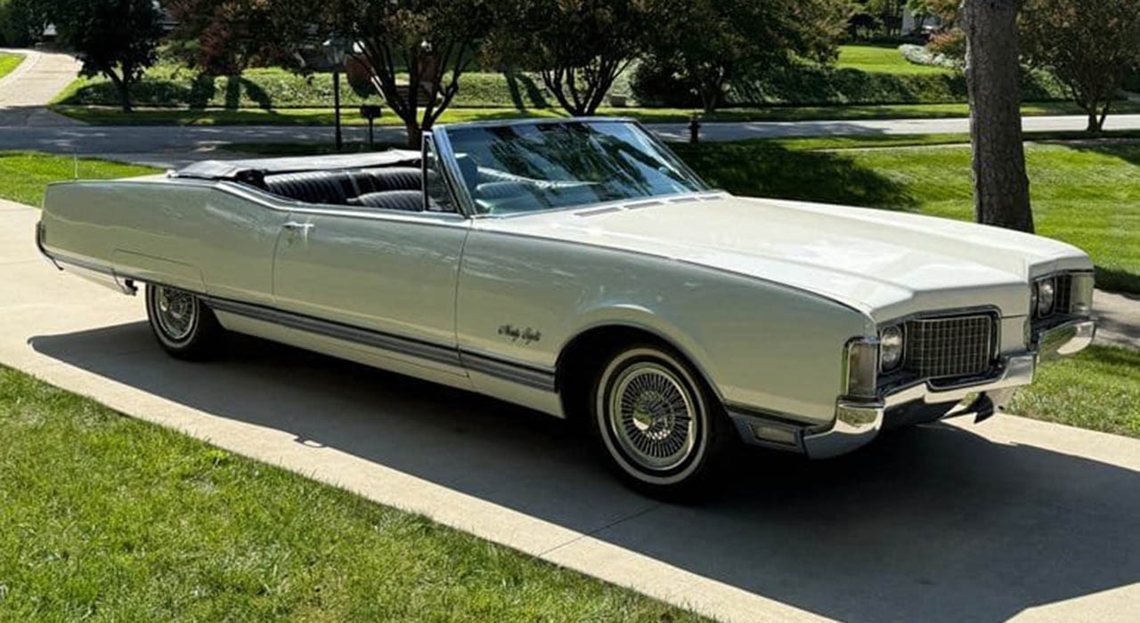 2nd Image of a 1968 OLDSMOBILE 98